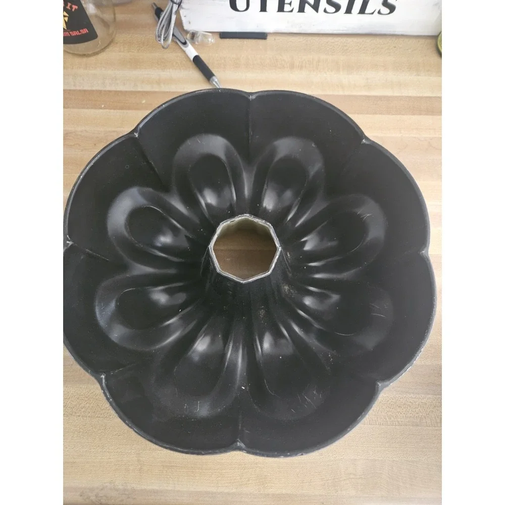 Vintage WESTBEND Heavy Aluminum Bundt Cake Pan, 